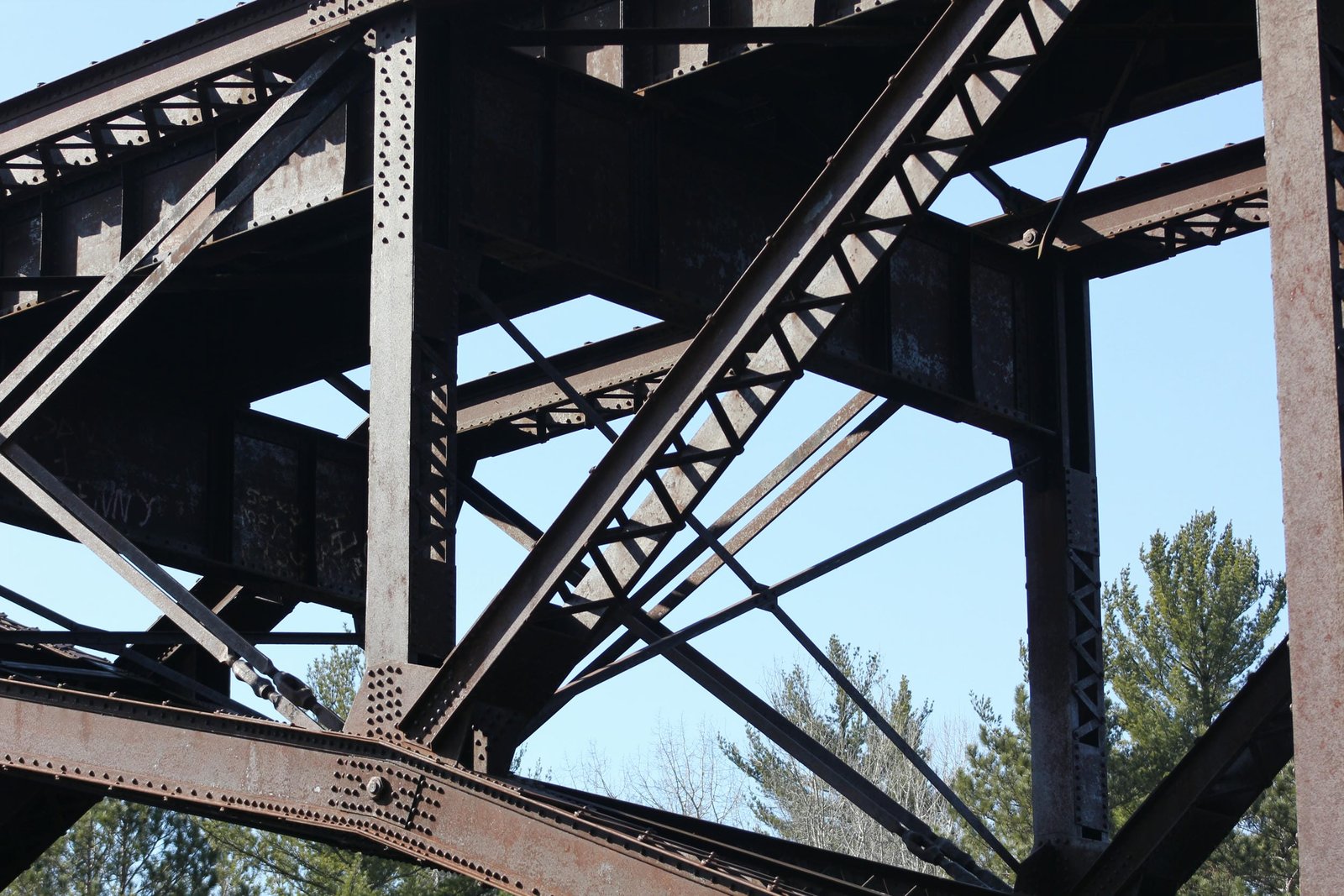 Floorbeam and vertical member